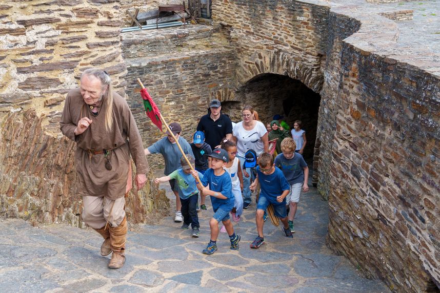 "Kleine Räuber" erobern die Ehrenburg "Kleine Räuber" erobern die Ehrenburg